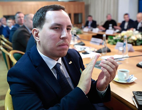 Торжественное собрание, приуроченное ко Дню отца с вручением награды общественного признания «Отец солдата»