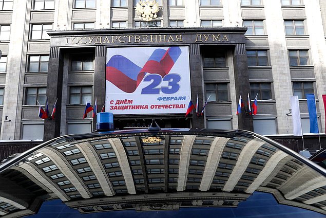 Возложение цветов к Могиле Неизвестного Солдата и к памятнику Г.К. Жукову в День защитника Отечества
