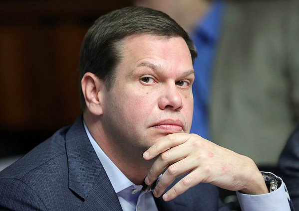 Член Комитета по вопросам собственности, земельным и имущественным отношениям Андрей Дорошенко