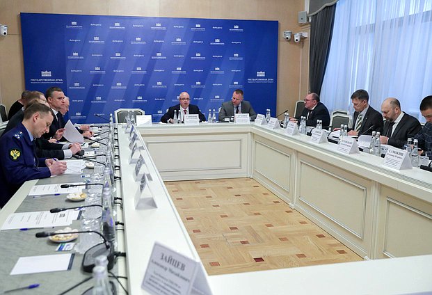 Круглый стол Комитета по вопросам собственности, земельным и имущественным отношениям на тему «Развитие инфраструктуры речных портов: вопросы законодательного обеспечения»