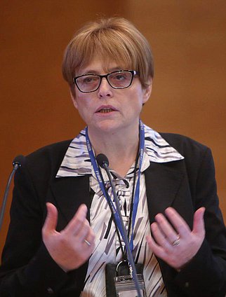 Лекция руководителя факультета гуманитарных наук Высшей школы экономики Елены Пенской «...Срываться, ревнуя к Копернику... (Искусство удивлять или "поразительная литература": от авангарда к постмодернизму)». 

