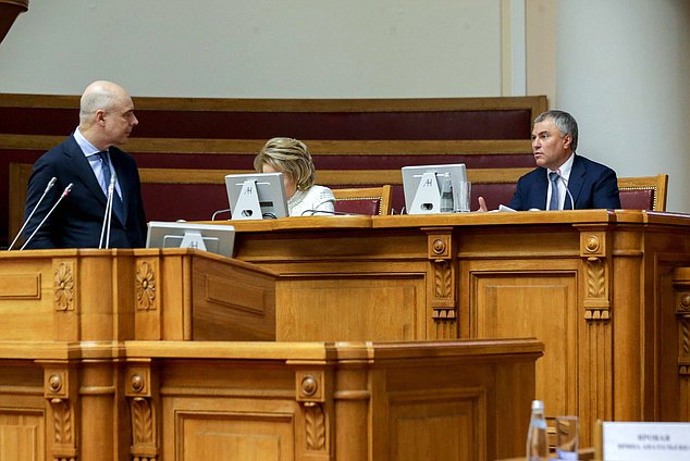 Председатель Государственной Думы Вячеслав Володин и Первый заместитель Председателя Правительства РФ — Министр финансов РФ Антон Силуанов