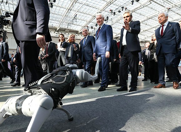 Председатель Государственной Думы Вячеслав Володин, мэр Москвы Сергей Собянин и руководитель фракции "Новые люди" Алексей Нечаев