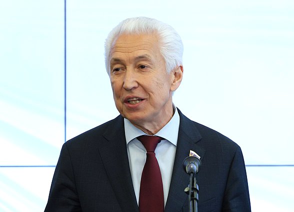 Руководитель фракции "Единая Россия" Владимир Васильев