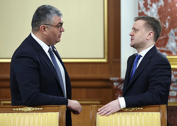 Заместитель Председателя Комитета по бюджету и налогам Каплан Панеш и Председатель Комитета по региональной политике и местному самоуправлению Алексей Диденко