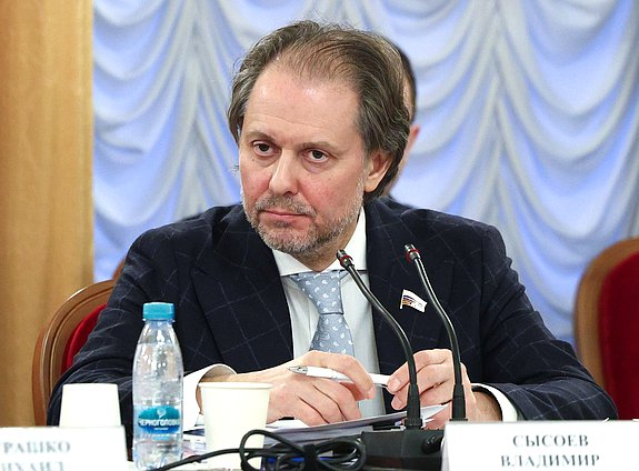 Председатель Комитета по охране здоровья Владимир Сысоев