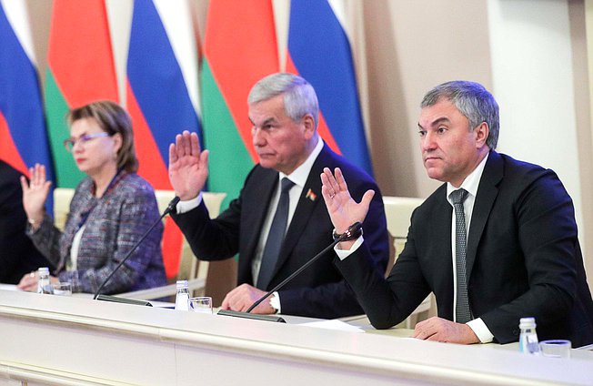 Председатель Палаты представителей Национального собрания Республики Беларусь Владимир Андрейченко и Председатель Государственной Думы Вячеслав Володин