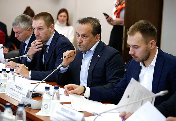 Председатель Комитета по физической культуре и спорту Дмитрий Свищев, Первый заместитель Председателя Комитета Дмитрий Пирог и заместитель Председателя Комитета Антон Шипулин