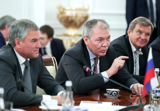 Chairman of the State Duma Viacheslav Volodin and Chairman of the Committee on Issues of the Commonwealth of Independent States and Contacts with Fellow Countryman Leonid Kalashnikov