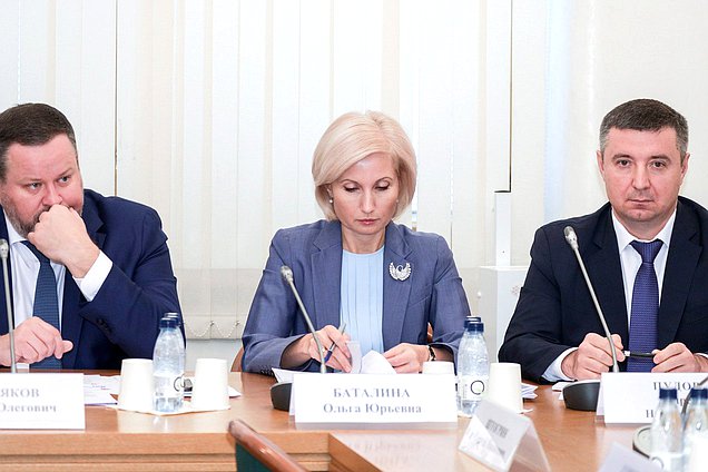 Министр труда и социальной защиты РФ Антон Котяков, Первый заместитель Министра труда и социальной защиты РФ Ольга Баталина и Статс-секретарь – заместитель Министра труда и социальной защиты РФ Андрей Пудов