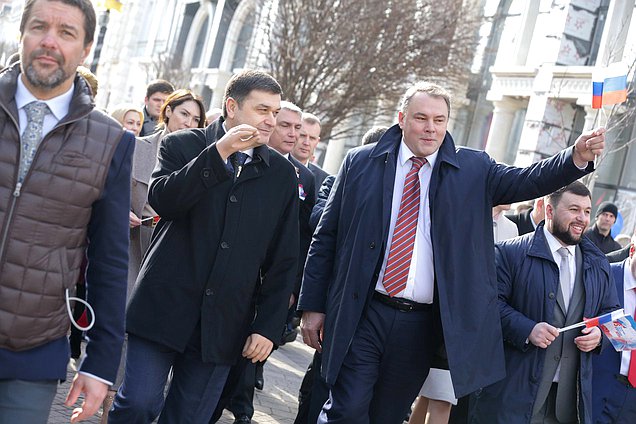 Член Комитета по безопасности и противодействию коррупции Адальби Шхагошев и заместитель Председателя Государственной Думы Петр Толстой
