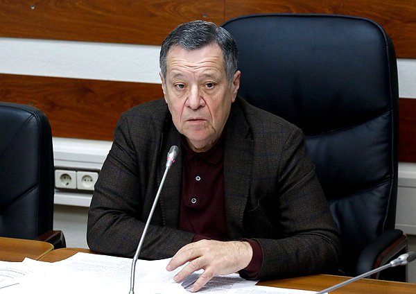 Председатель Комитета по бюджету и налогам Андрей Макаров