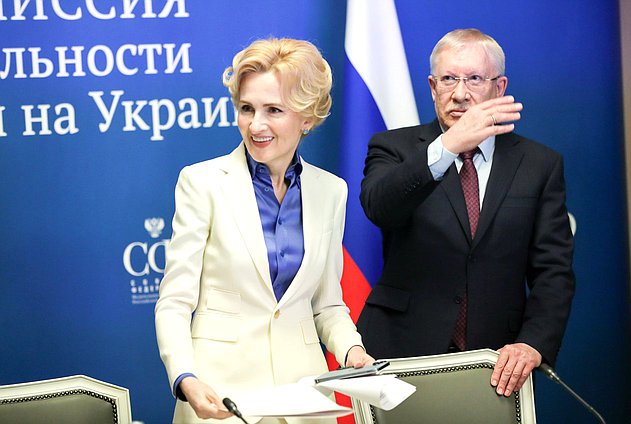 Заместитель Председателя Государственной Думы Ирина Яровая и Председатель Комитета по контролю Олег Морозов