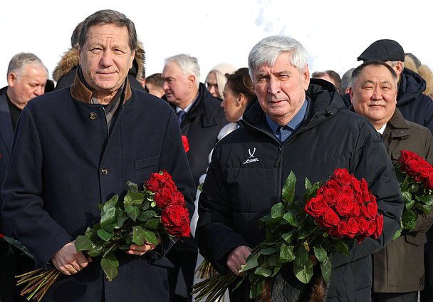 Первые заместители Председателя Государственной Думы Александр Жуков и Иван Мельников