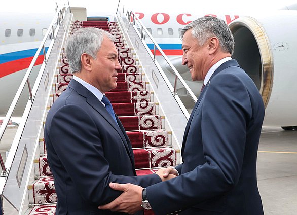 Председатель Государственной Думы Вячеслав Володин (слева)