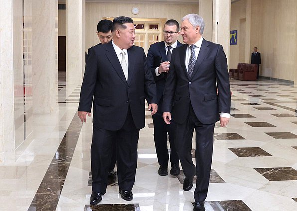 Председатель Государственной Думы Вячеслав Володин и Председатель Государственных дел Корейской Народно-Демократической Республики Ким Чен Ын