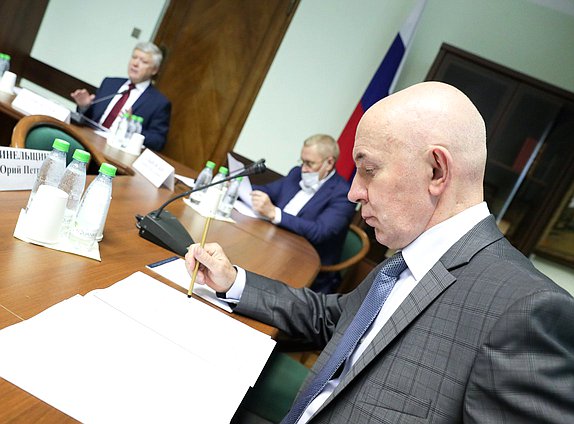 First Deputy Chairman of the Committee on State Building and Legislation Iurii Sinelshchikov