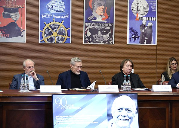 Режиссер Владимир Хотиненко, актер Александр Михайлов и режиссер Ренат Давлетьяров