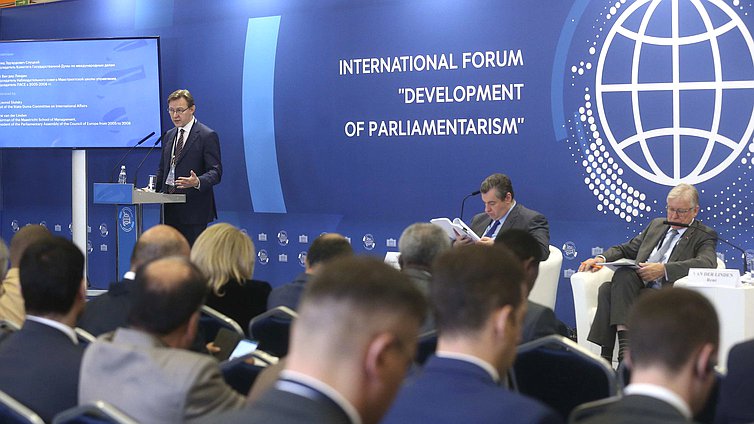 Работа тематических секций и круглых столов в рамках Международного форума «Развитие парламентаризма»