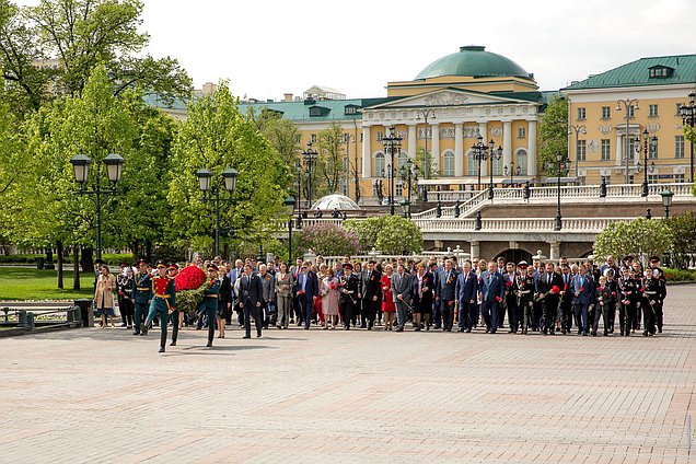 возложение