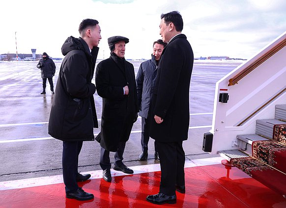 Заместитель Председателя Государственной Думы Алексей Гордеев и Председатель Великого Государственного Хурала Монголии Ням-Осорын Учрал