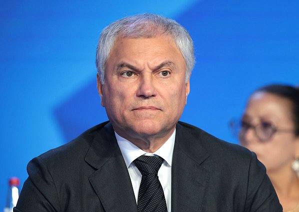 Jefe de la Duma Estatal Vyacheslav Volodin. Sesión plenaria del Foro Internacional “Gran legado – futuro común”