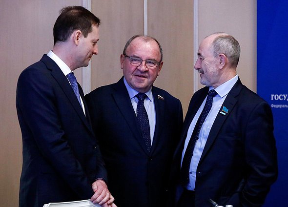 Член Комитета по бюджету и налогам Виктор Селиверстов