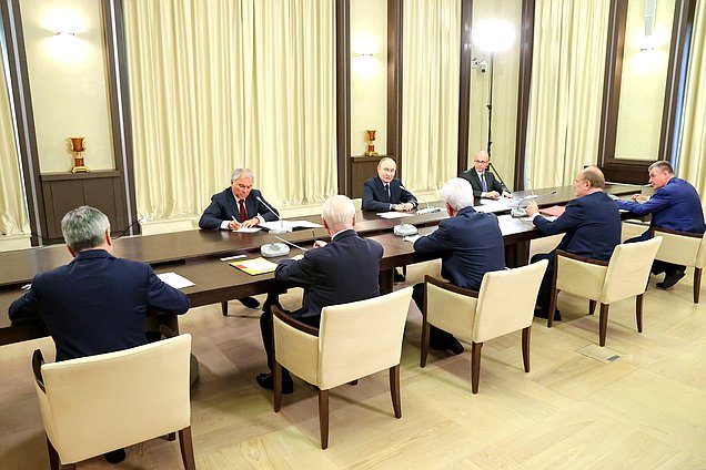 Встреча Президента России Владимира Путина с руководителями политических фракций ГД. Фото: пресс-служба Президента РФ