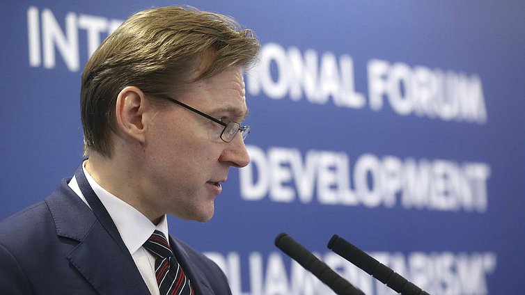 Работа тематических секций и круглых столов в рамках Международного форума «Развитие парламентаризма»