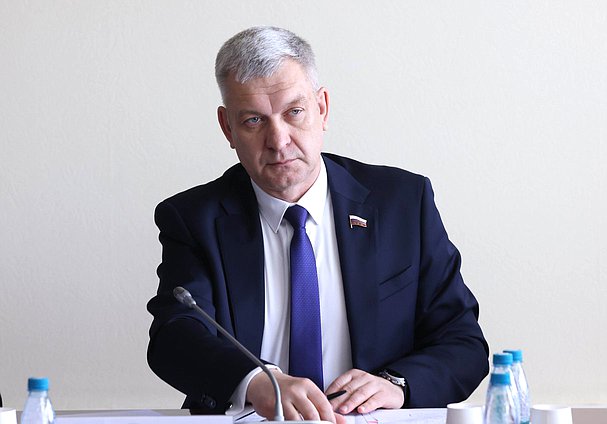 Председатель Комитета по делам национальностей Владимир Иванов