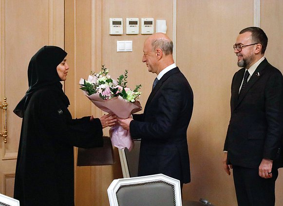 Заместитель Председателя Государственной Думы Александр Бабаков и заместитель Консультативного совета Государства Катар Хамда бинт Хасан Ас-Сулейти