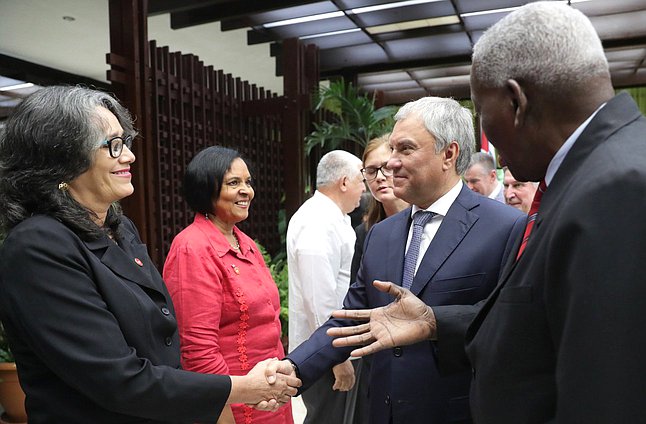 El Jefe de la Duma Estatal Vyacheslav Volodin y el Jefe de la Asamblea Nacional del Poder Popular y del Consejo de Estado de la República de Cuba, Esteban Lazo Hernández