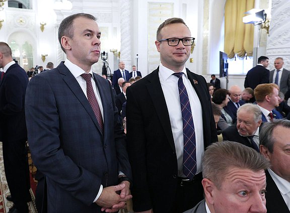 Первый заместитель Председателя Комитета по безопасности и противодействию коррупции Юрий Афонин и заместитель Председателя Комитета по молодежной политике Владимир Исаков