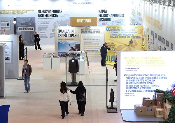 Председатель Государственной Думы Вячеслав Володин посетил выставку, посвященную 80-летию В. Жириновского