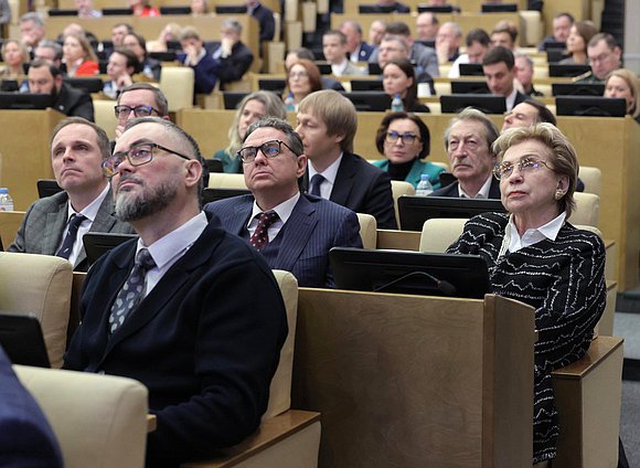 Парламентские слушания на тему «О развитии отраслей легкой промышленности в РФ»