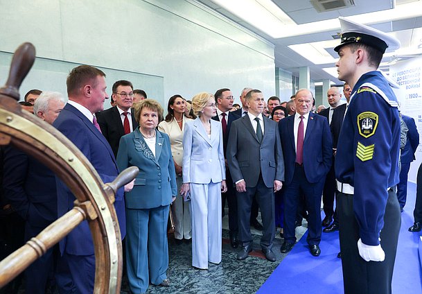 Заместитель Председателя Комитета по развитию Дальнего Востока и Арктики Валентина Пивненко, заместитель Председателя Государственной Думы Ирина Яровая, заместитель Председателя Правительства РФ Юрий Трутнев и руководитель фракции КПРФ Геннадий Зюганов