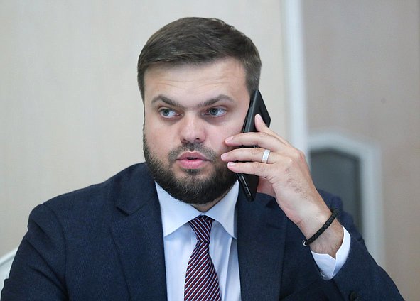 Член Комитета по делам СНГ, евразийской интеграции и связям с соотечественниками Артем Туров