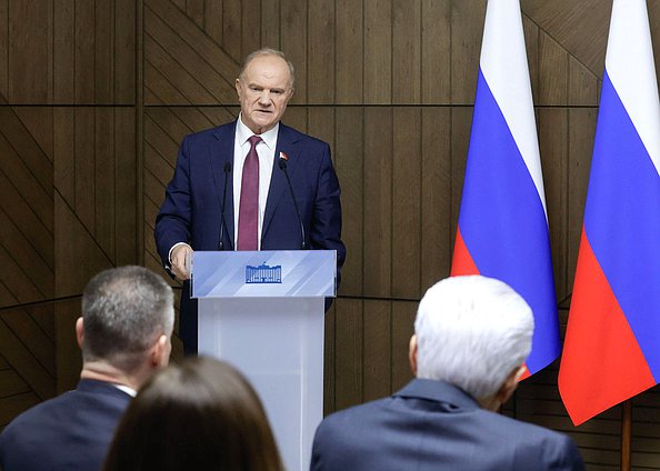 Руководитель фракции КПРФ Геннадий Зюганов