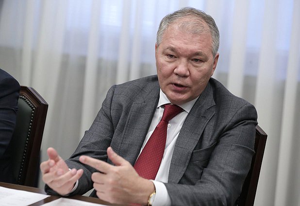 Председатель Комитета по делам СНГ, евразийской интеграции и связям с соотечественниками Леонид Калашников