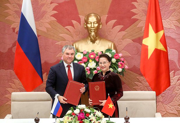 Chairman of the State Duma Viacheslav Volodin and Chairwoman of the National Assembly of the Socialist Republic of Vietnam Nguyễn Thị Kim Ngân