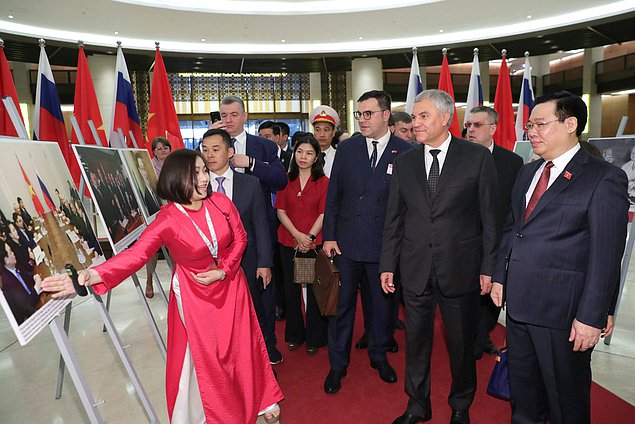 Jefe de la Duma Estatal Vyacheslav Volodin y Presidente de la Asamblea Nacional de la República Socialista de Vietnam Vuong Dinh Hue