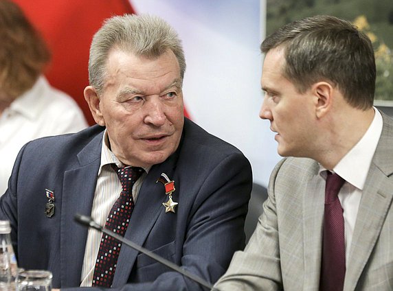 Член Комитета по природным ресурсам, собственности и земельным отношениям Николай Антошкин