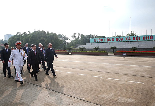 Wreath-laying ceremony at the Ho Chi Minh Mausoleum in Hanoi