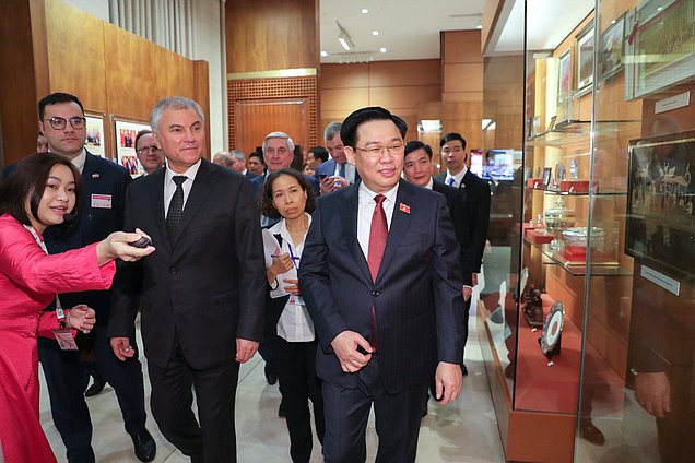 Jefe de la Duma Estatal Vyacheslav Volodin y Presidente de la Asamblea Nacional de la República Socialista de Vietnam Vuong Dinh Hue