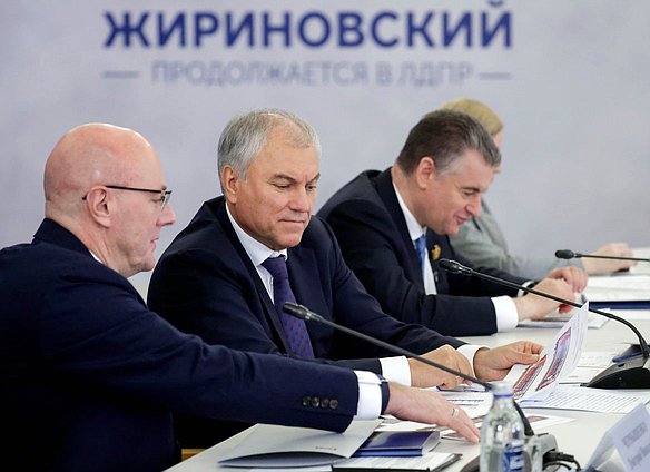 Заместитель Председателя Правительства РФ Дмитрий Чернышенко и Председатель Государственной Думы Вячеслав Володин