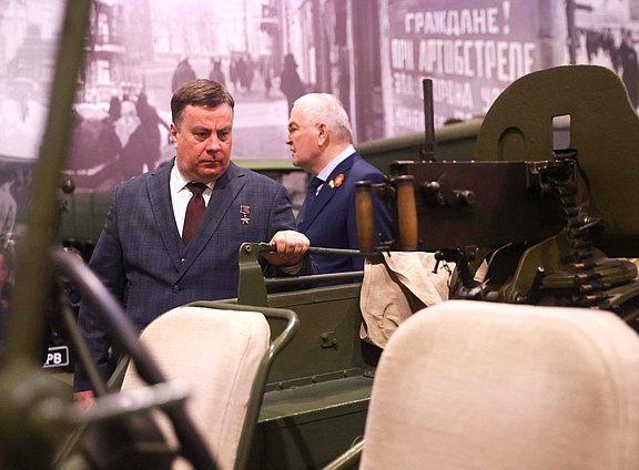 Участники Совета законодателей РФ осмотрели экспозицию патриотического объединения «Ленрезерв» о жизни блокадного Ленинграда