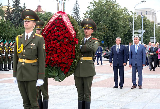 Ceremony of wreath laying to the Victory Monument in Minsk