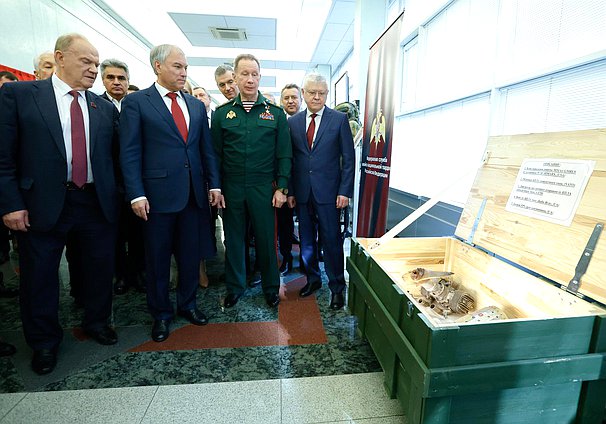 Руководитель фракции КПРФ Геннадий Зюганов, Председатель Государственной Думы Вячеслав Володин, Директор Росгвардии Виктор Золотов и Председатель Комитета по безопасности и противодействию коррупции Василий Пискарев