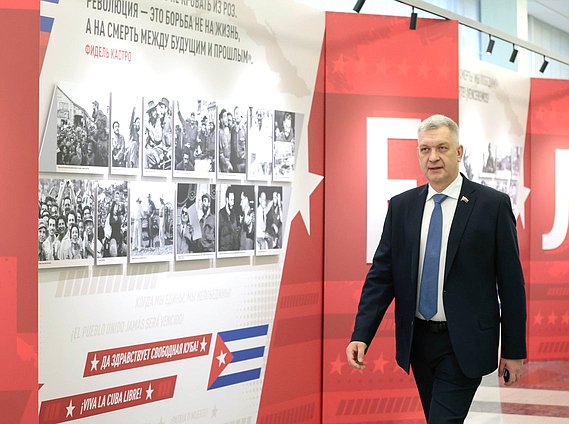 Председатель Комитета по делам национальностей Владимир Иванов
