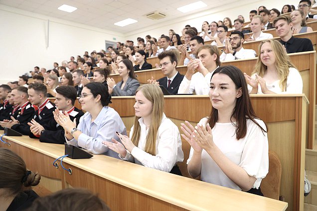 студенты